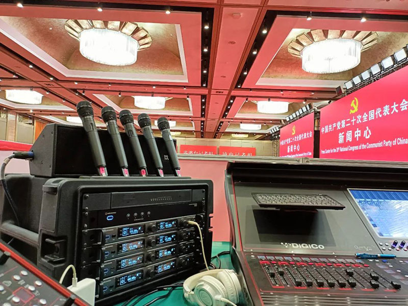 鐵三角5000系列無線系統(tǒng)設(shè)備照片 鐵三角5000系列無線系統(tǒng)設(shè)備照片