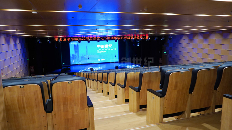 南海中學(xué)多功能廳.jpg 南海中學(xué)多功能廳.jpg